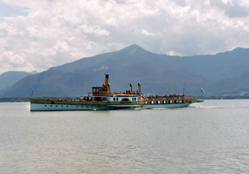 Mit dem Raddampfer über den Chiemsee