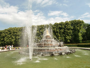 Springbrunnen vor dem Schloß auf der Herreninsel